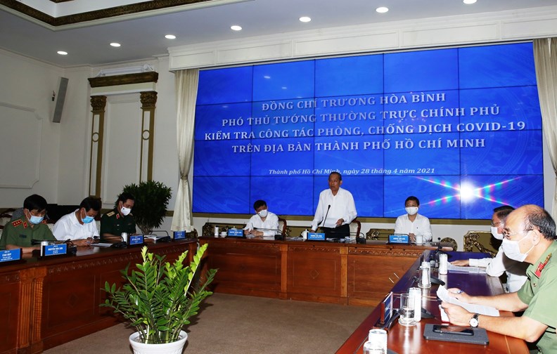 Phó Thủ tướng Thường trực kiểm tra công tác phòng chống dịch tại TPHCM - ảnh 1