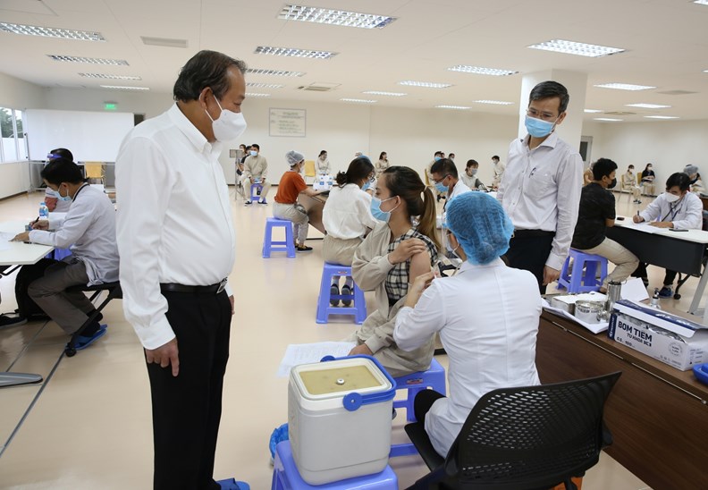 TPHCM khởi động chiến dịch tiêm 836.000 liều vaccine phòng COVID-19 - ảnh 3